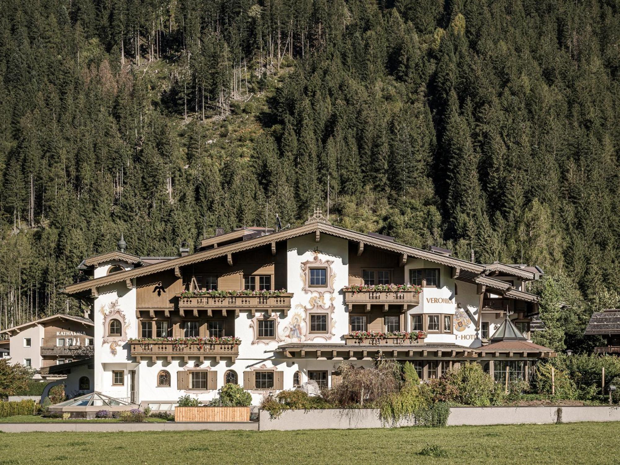 Apparthotel "Landhaus Veronika" Mayrhofen Bagian luar foto