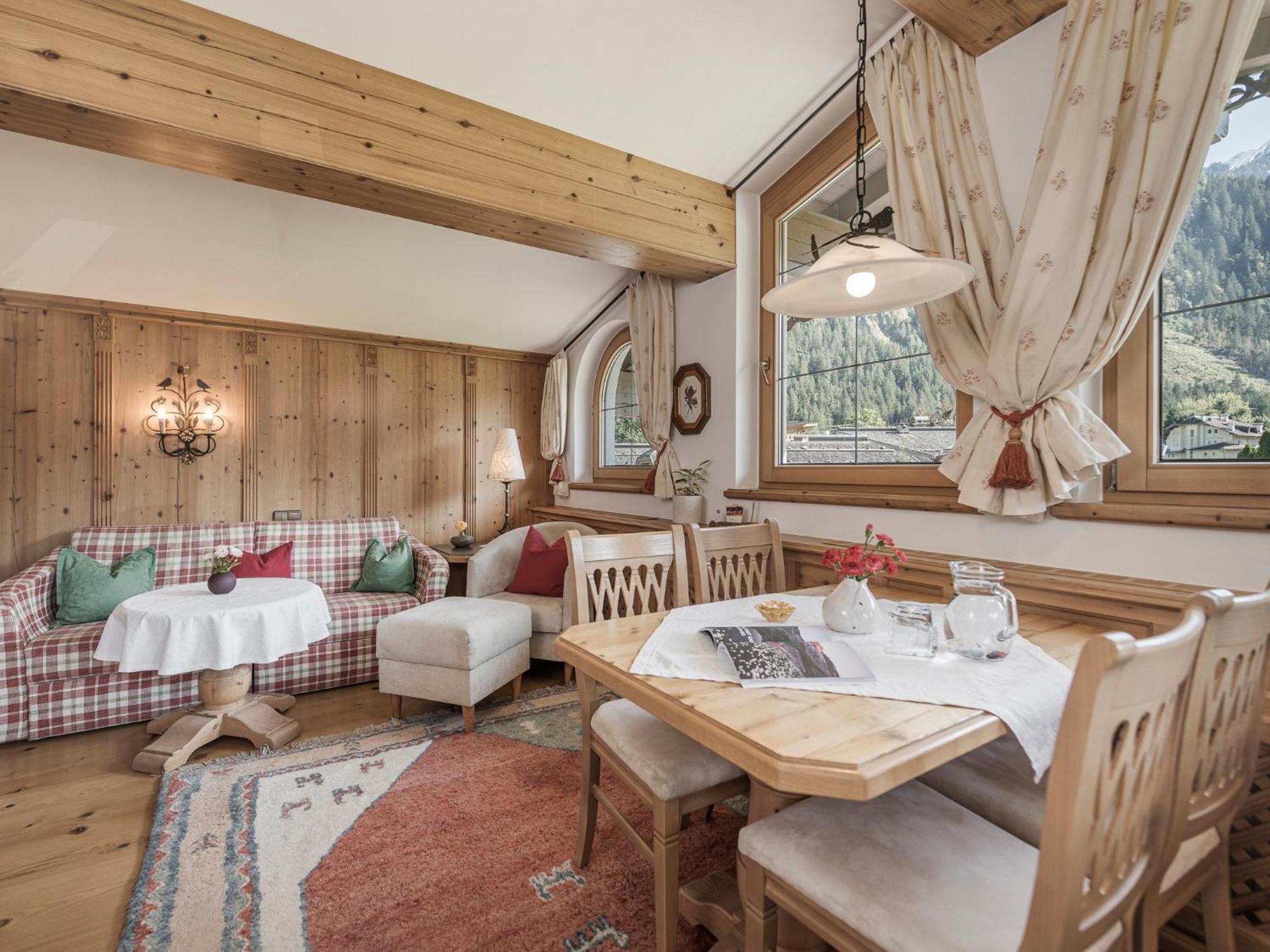 Apparthotel "Landhaus Veronika" Mayrhofen Bagian luar foto