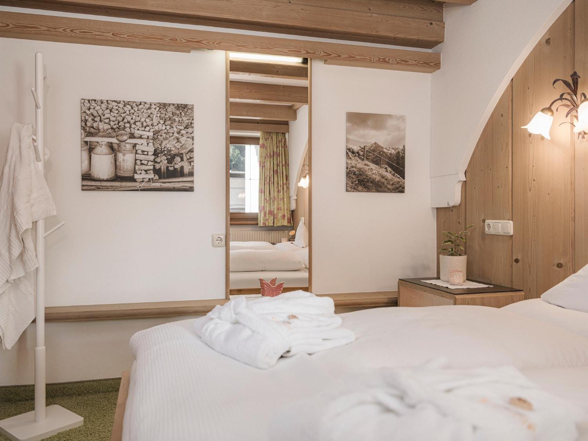 Apparthotel "Landhaus Veronika" Mayrhofen Bagian luar foto