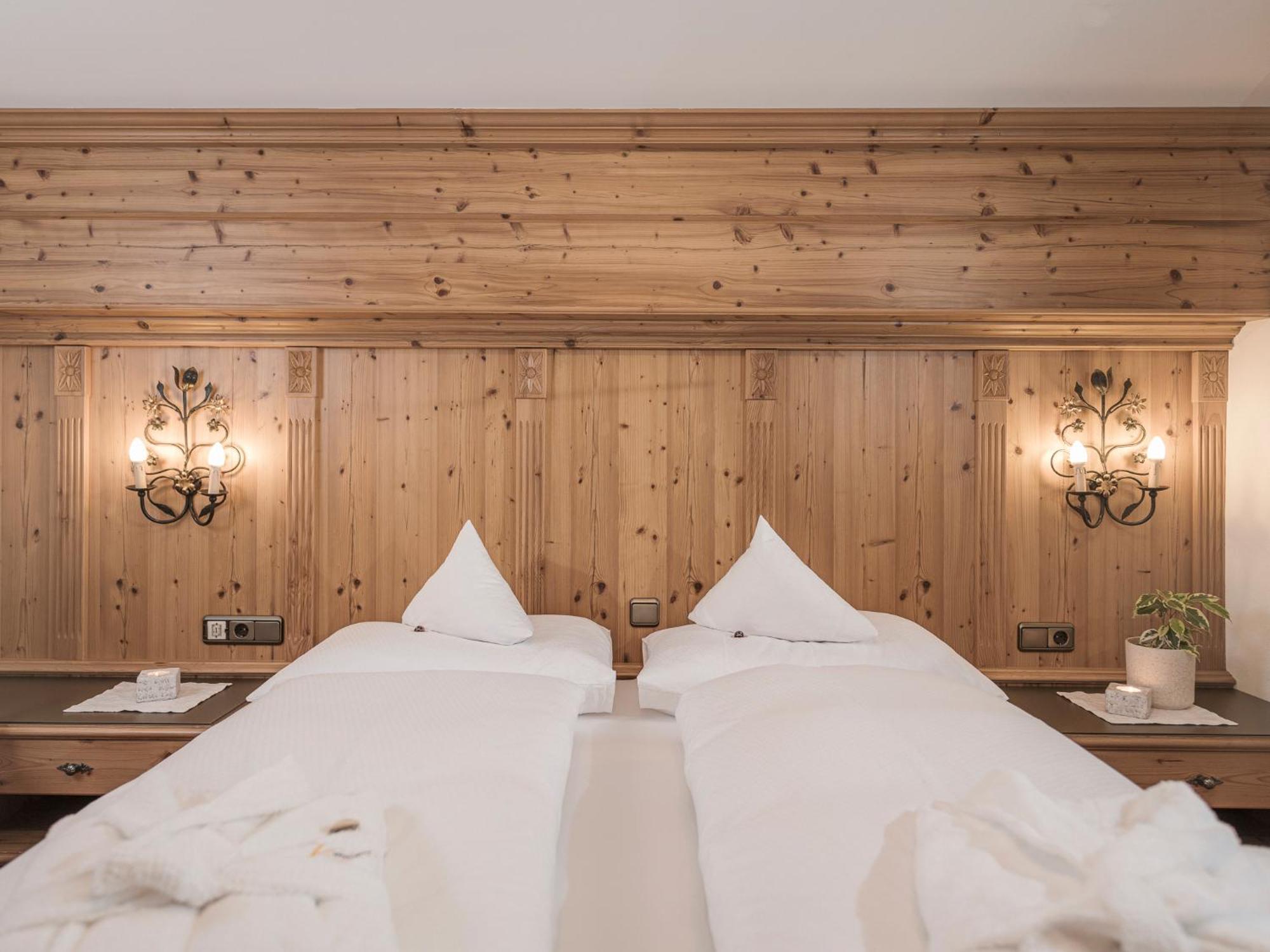 Apparthotel "Landhaus Veronika" Mayrhofen Bagian luar foto