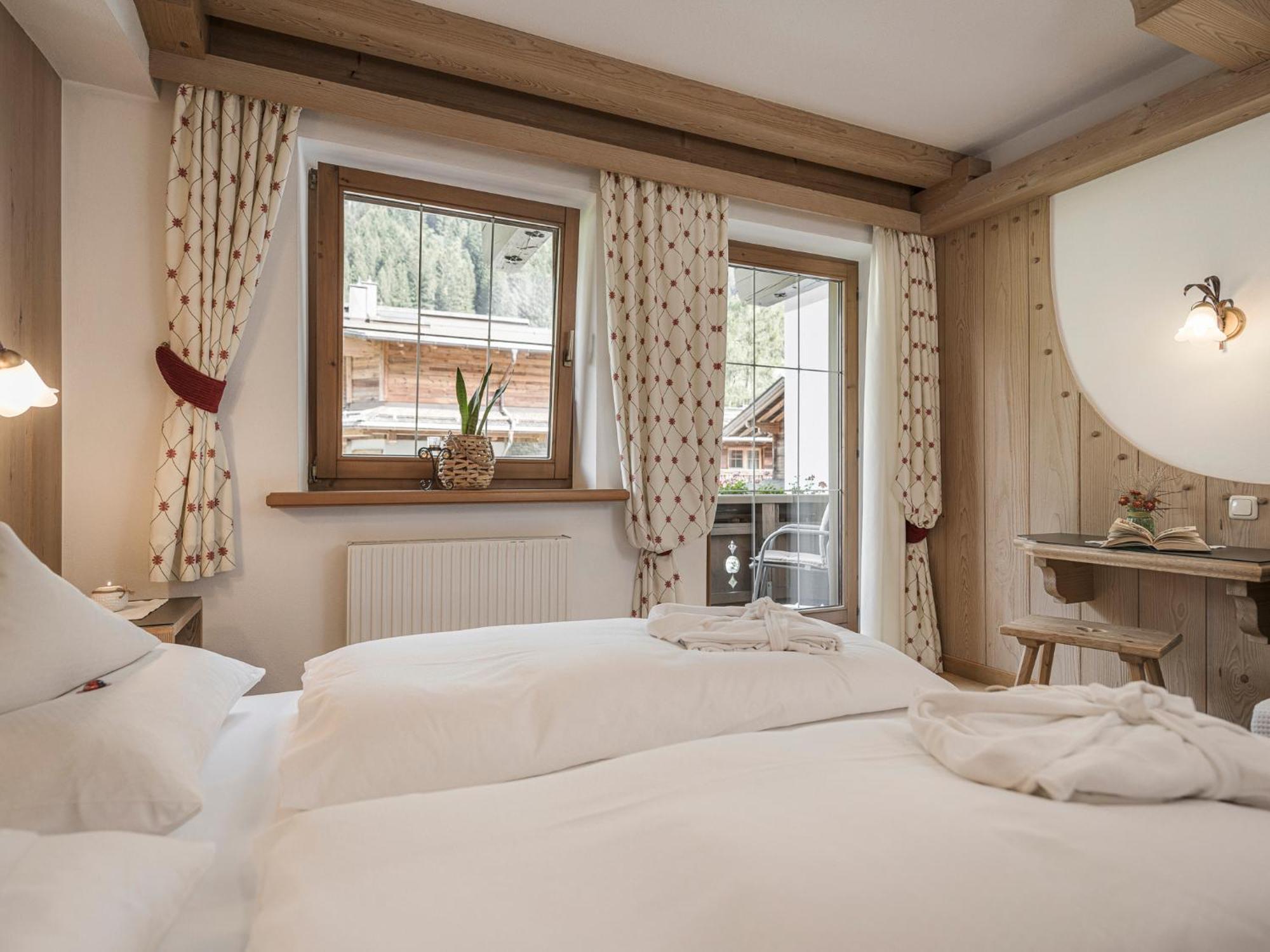 Apparthotel "Landhaus Veronika" Mayrhofen Bagian luar foto