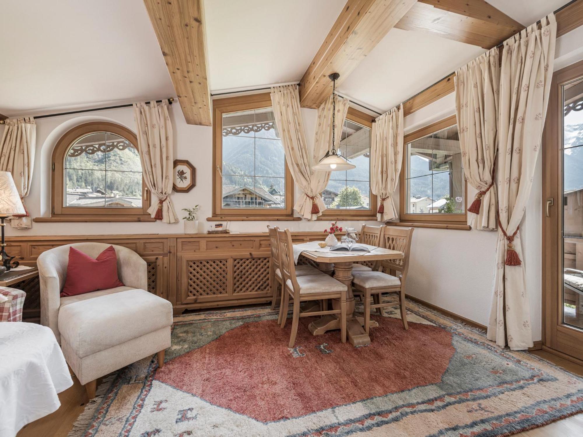 Apparthotel "Landhaus Veronika" Mayrhofen Bagian luar foto