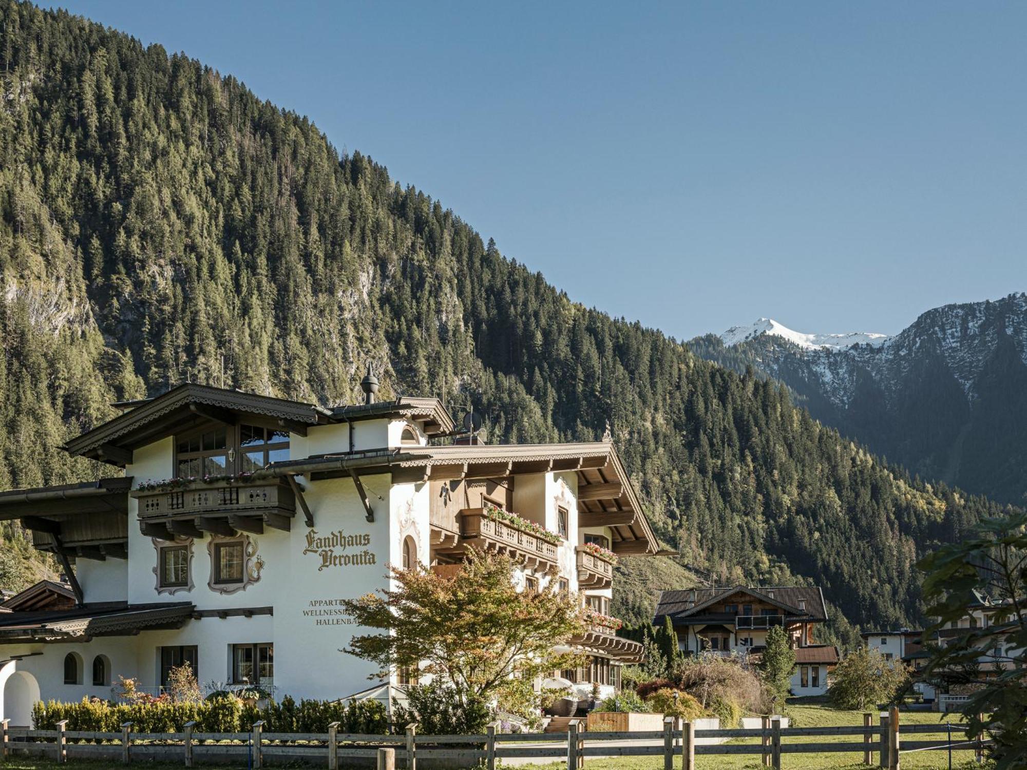Apparthotel "Landhaus Veronika" Mayrhofen Bagian luar foto