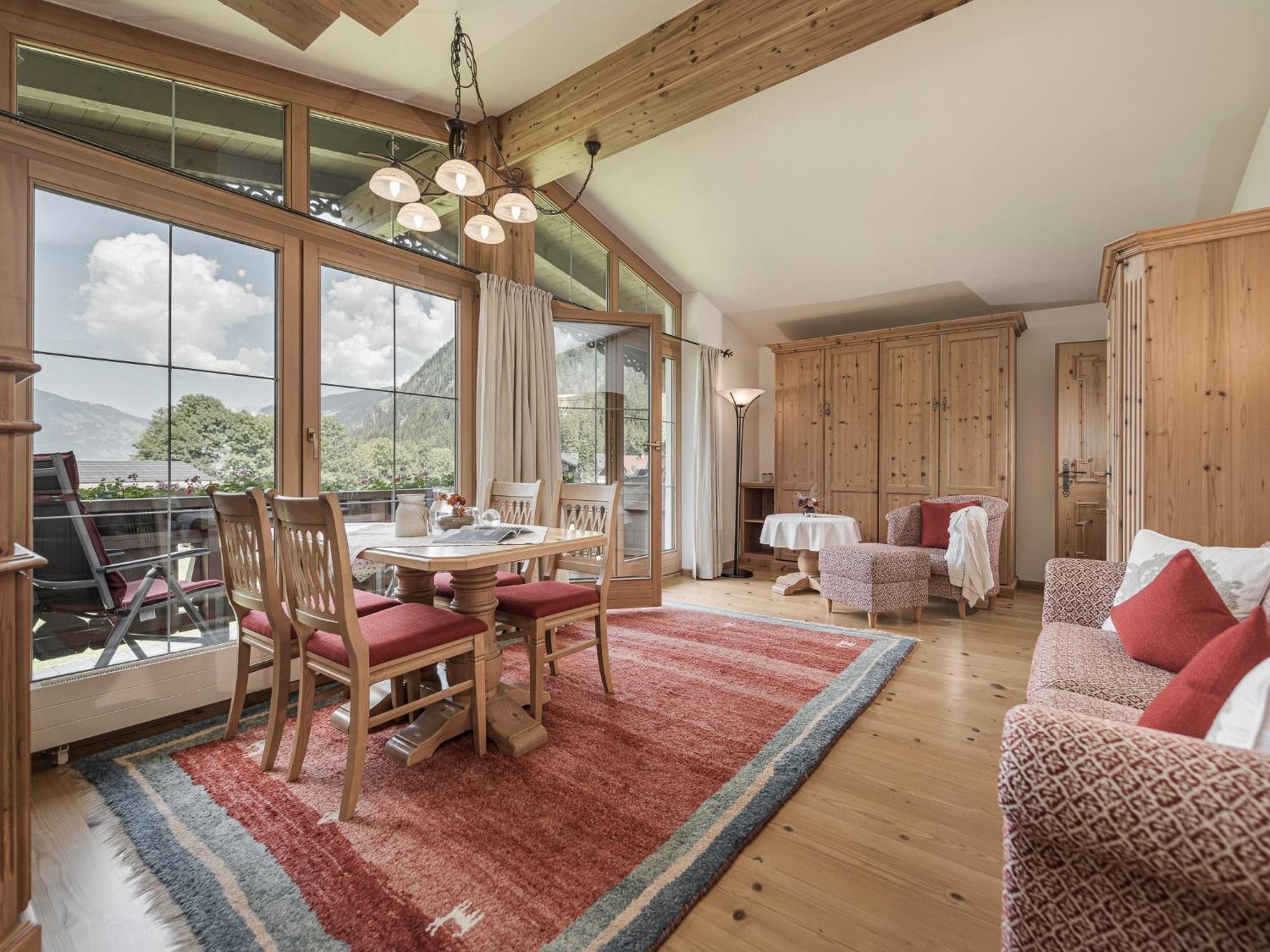 Apparthotel "Landhaus Veronika" Mayrhofen Bagian luar foto