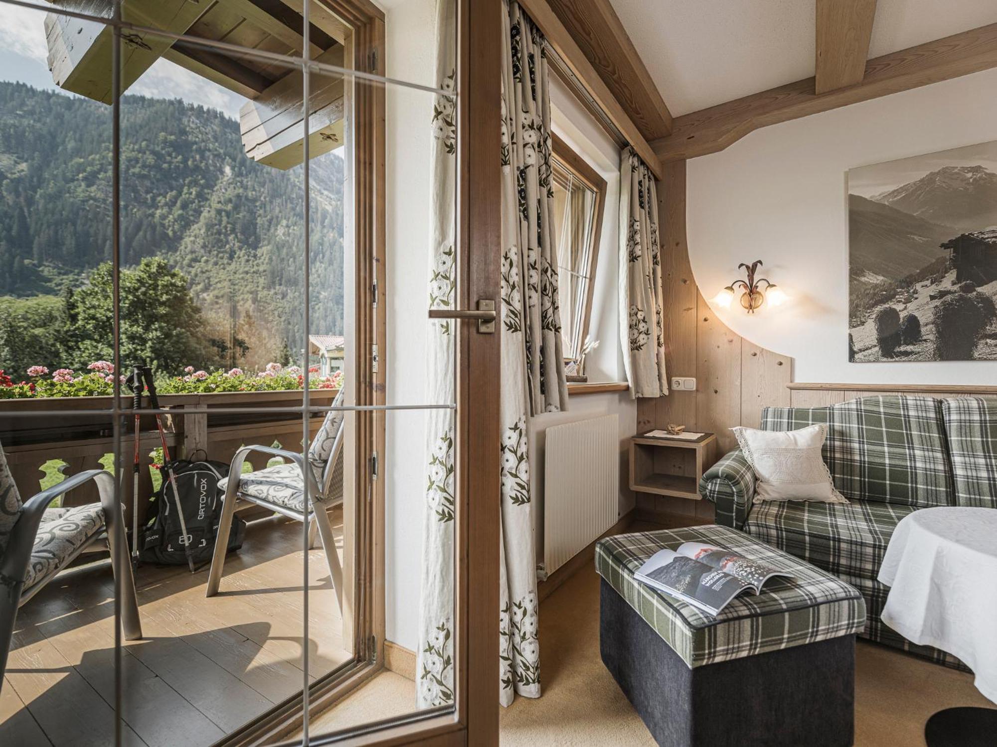 Apparthotel "Landhaus Veronika" Mayrhofen Bagian luar foto