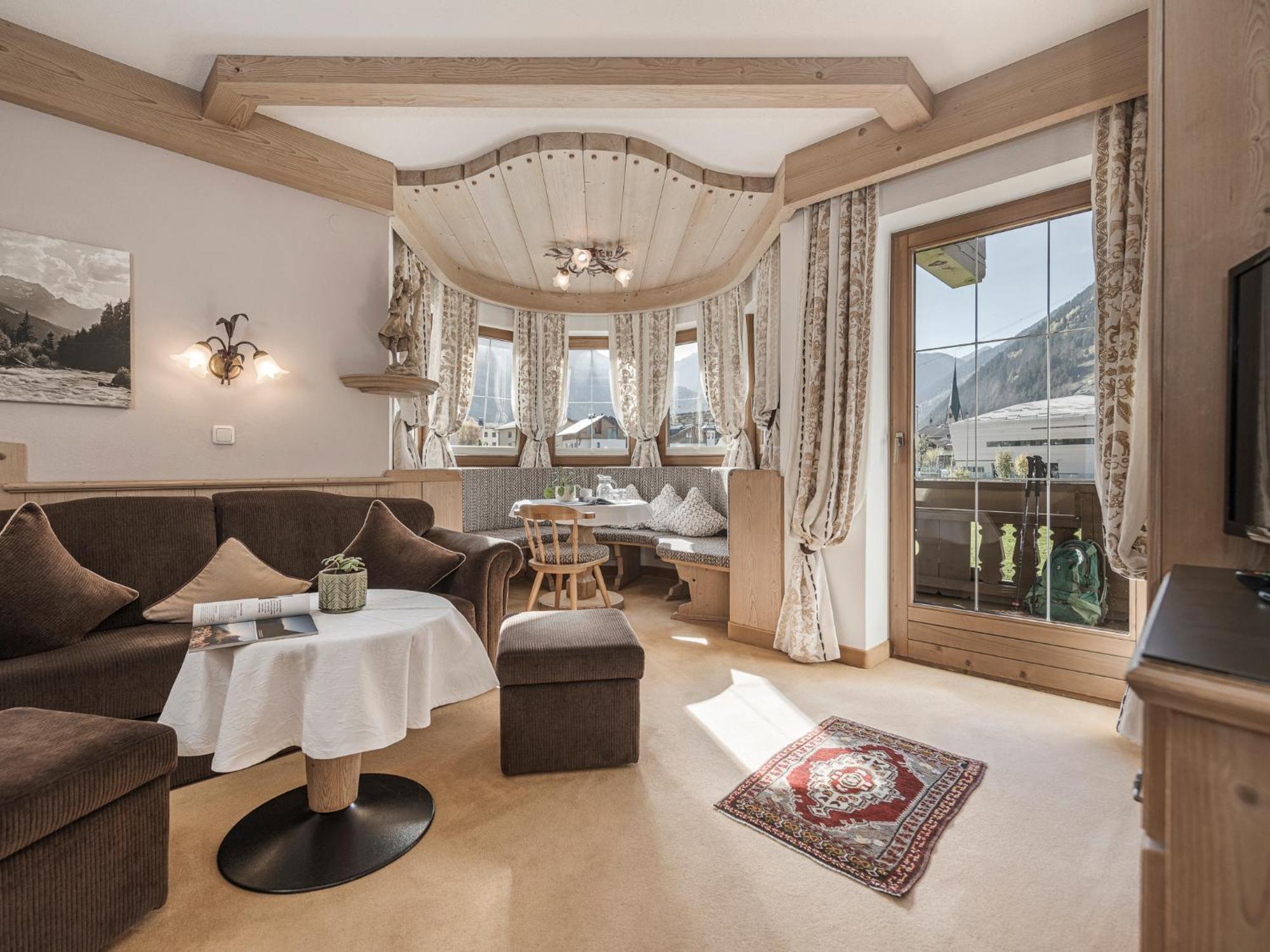 Apparthotel "Landhaus Veronika" Mayrhofen Bagian luar foto