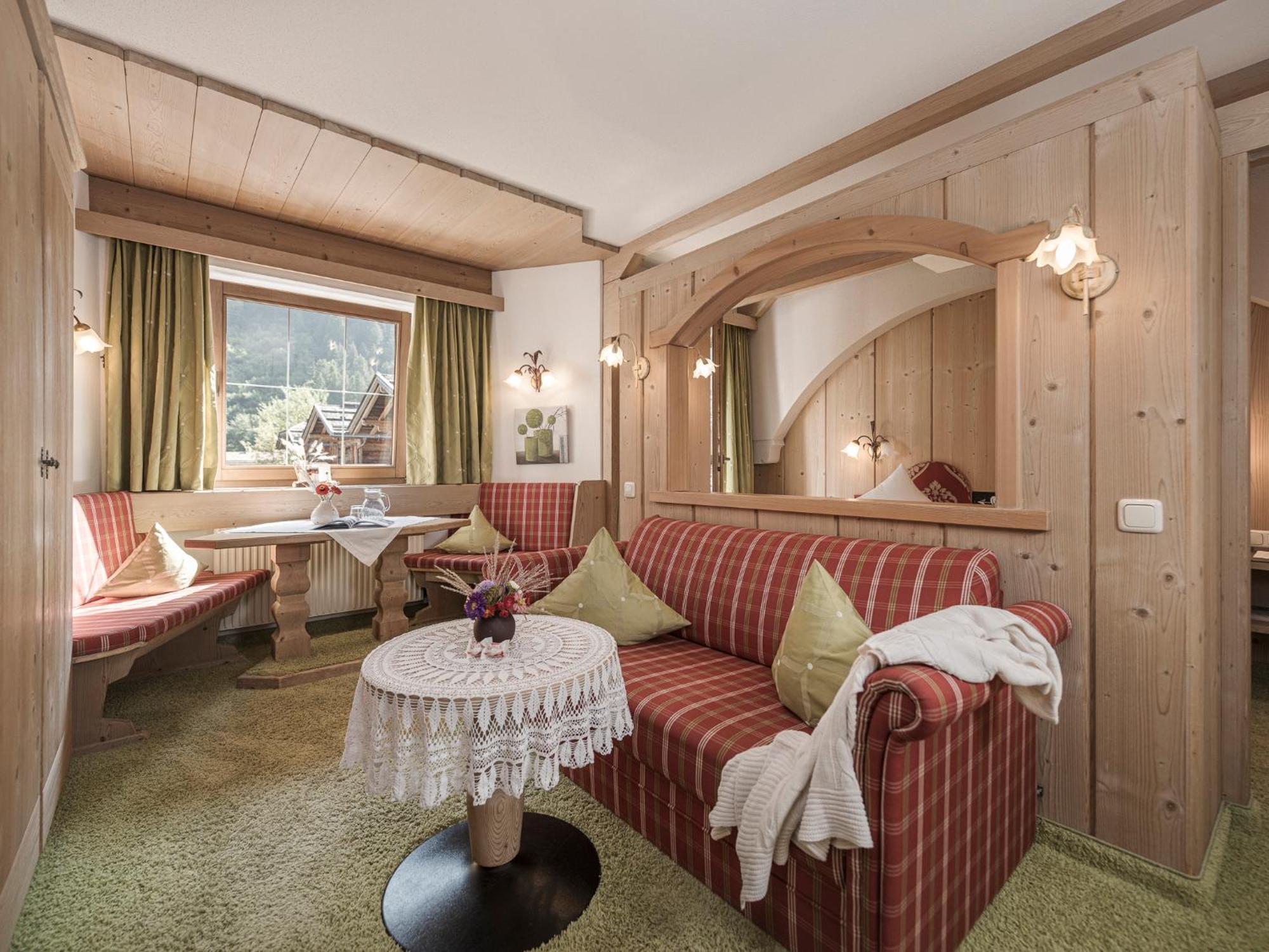 Apparthotel "Landhaus Veronika" Mayrhofen Bagian luar foto