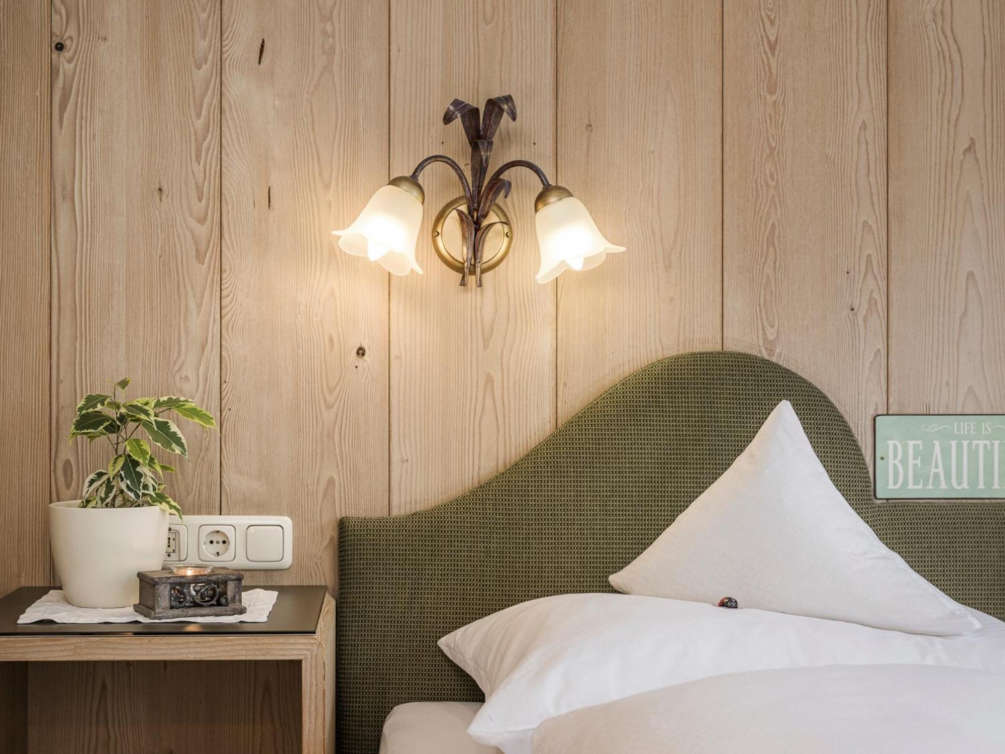 Apparthotel "Landhaus Veronika" Mayrhofen Bagian luar foto