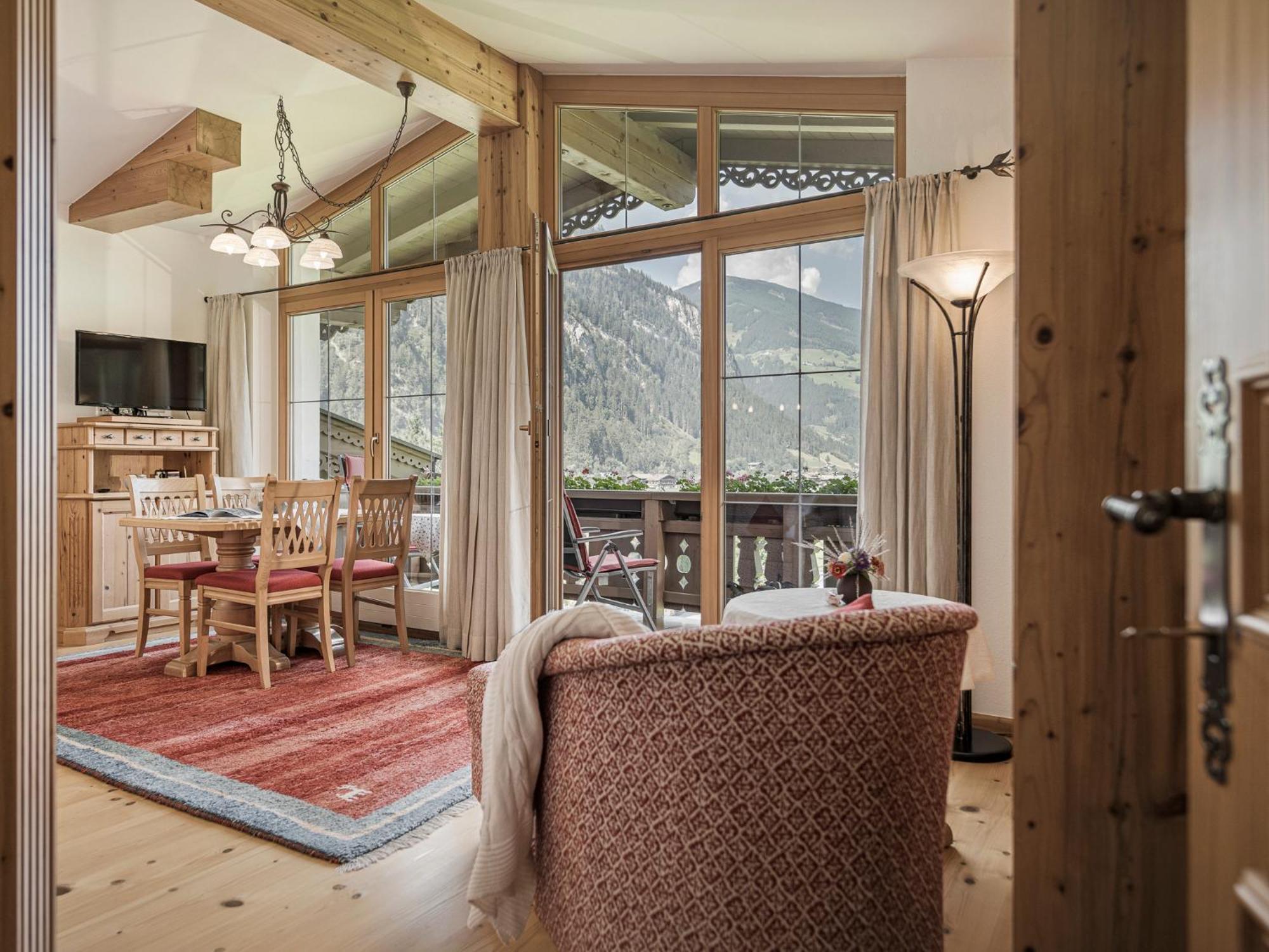 Apparthotel "Landhaus Veronika" Mayrhofen Bagian luar foto