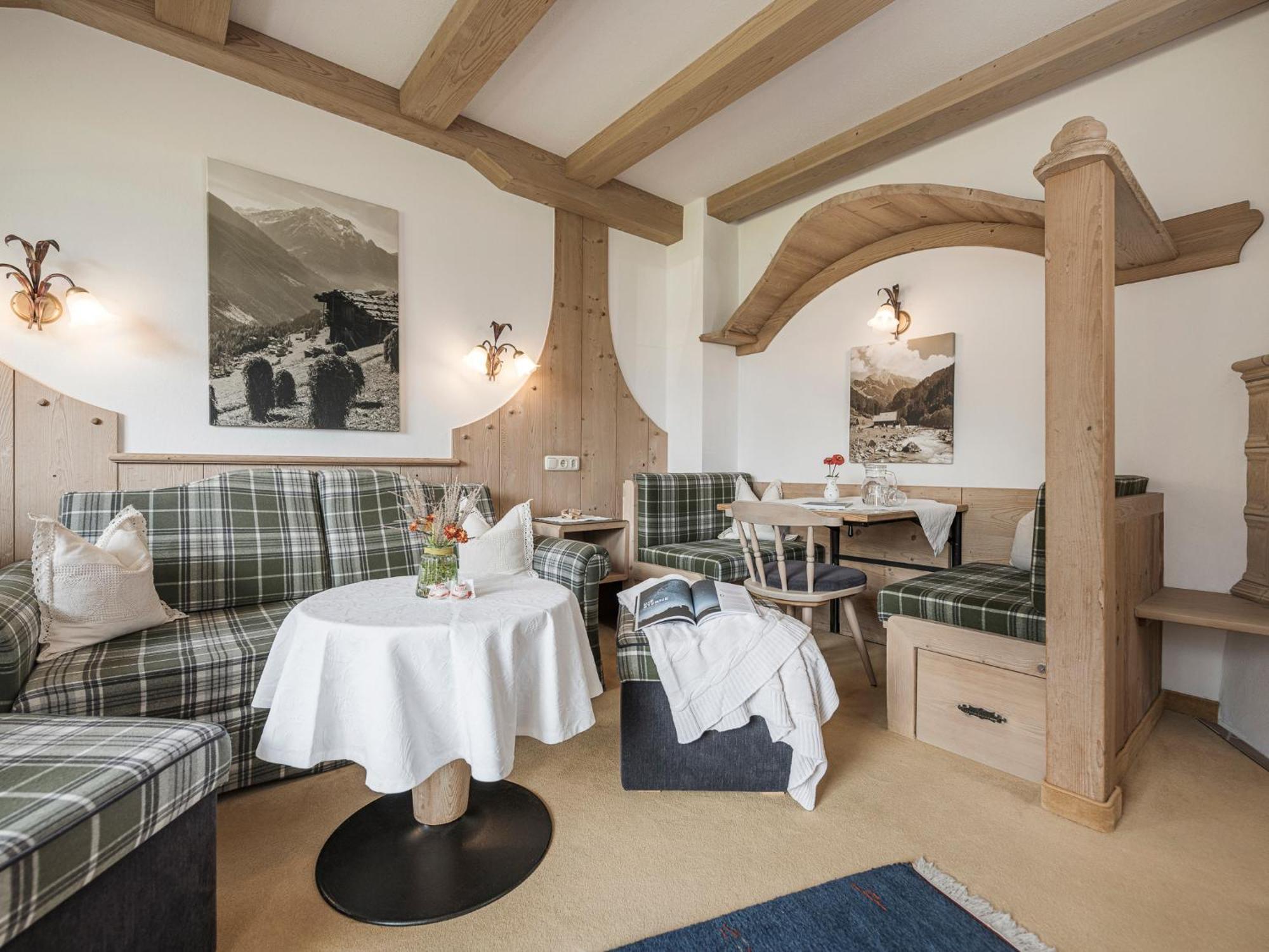 Apparthotel "Landhaus Veronika" Mayrhofen Bagian luar foto