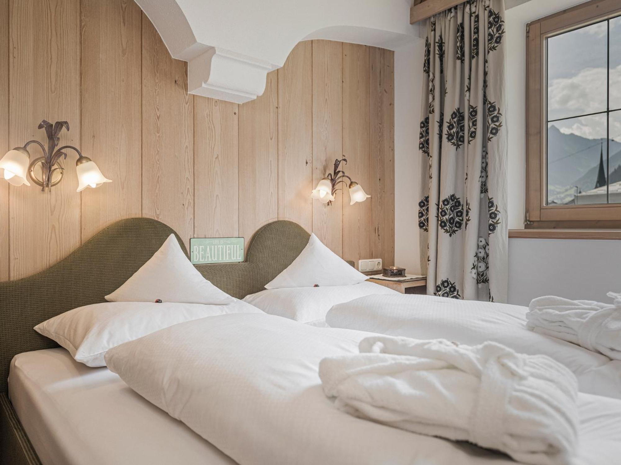 Apparthotel "Landhaus Veronika" Mayrhofen Bagian luar foto